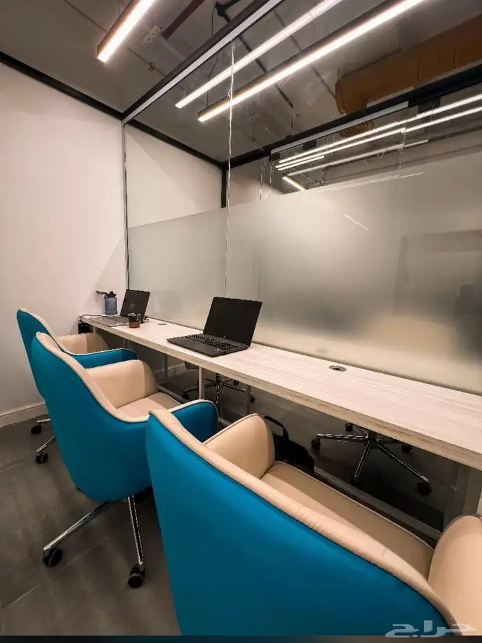 مكاتب مؤثثه للإيجار 3