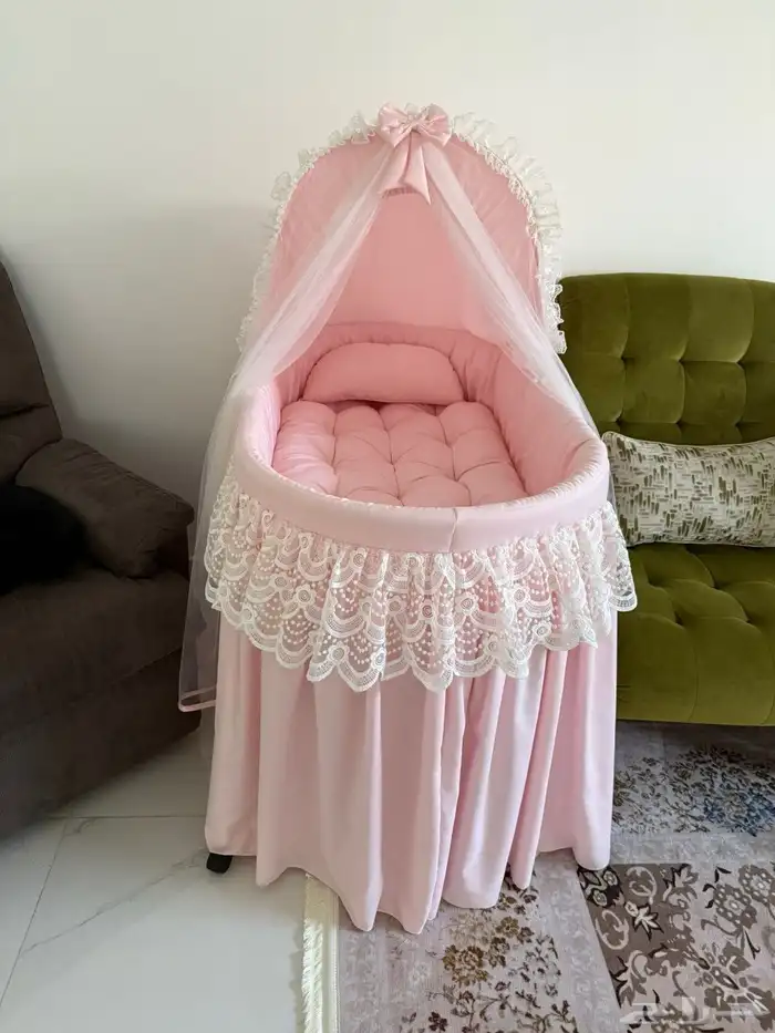 للبيع سرير مواليد 3