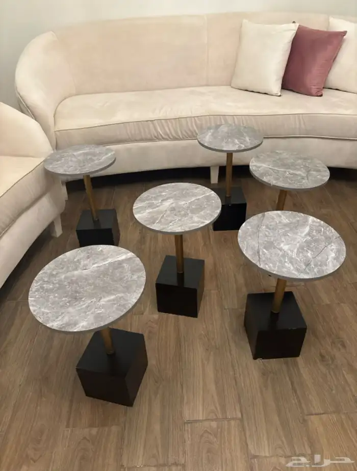 طاولات للبيع 1