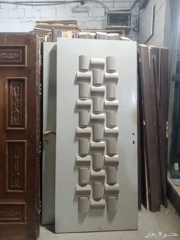 ابواب خشب مستخدمه وابواب حديد والمنيوم جديده للبيع بنبيعيها 8