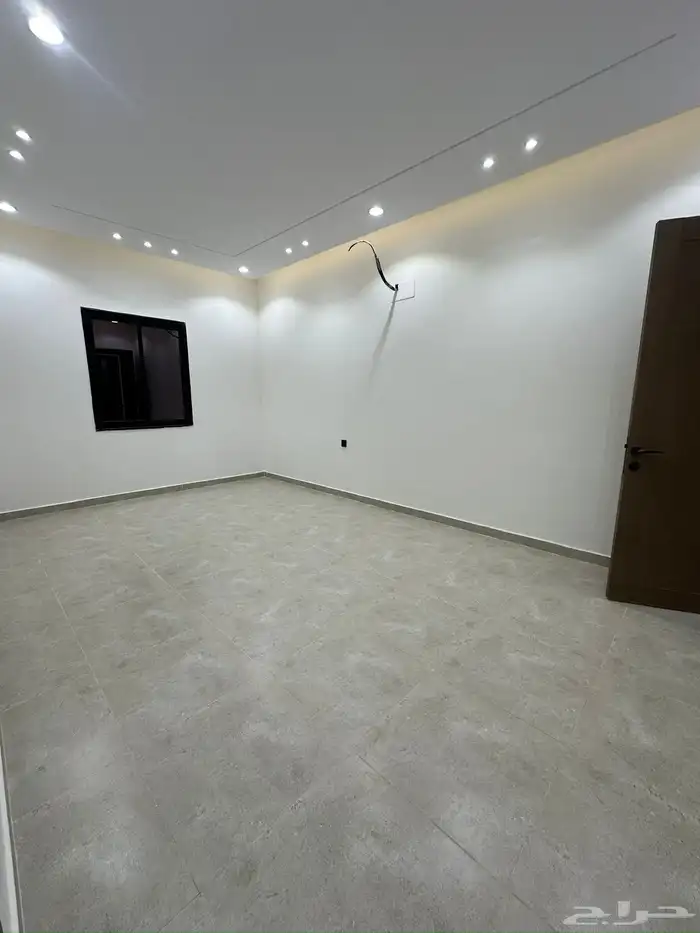 للبيع بحي الضيافه شقق علويه بسطح خاص من 550 الف vip 5