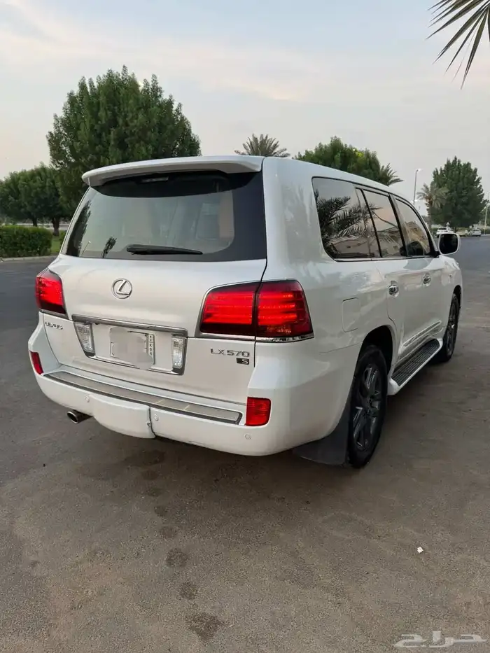 لكزس مخزن نضيف جدآ 2011 ماشي(( 180)) مثبت في موجوز 4