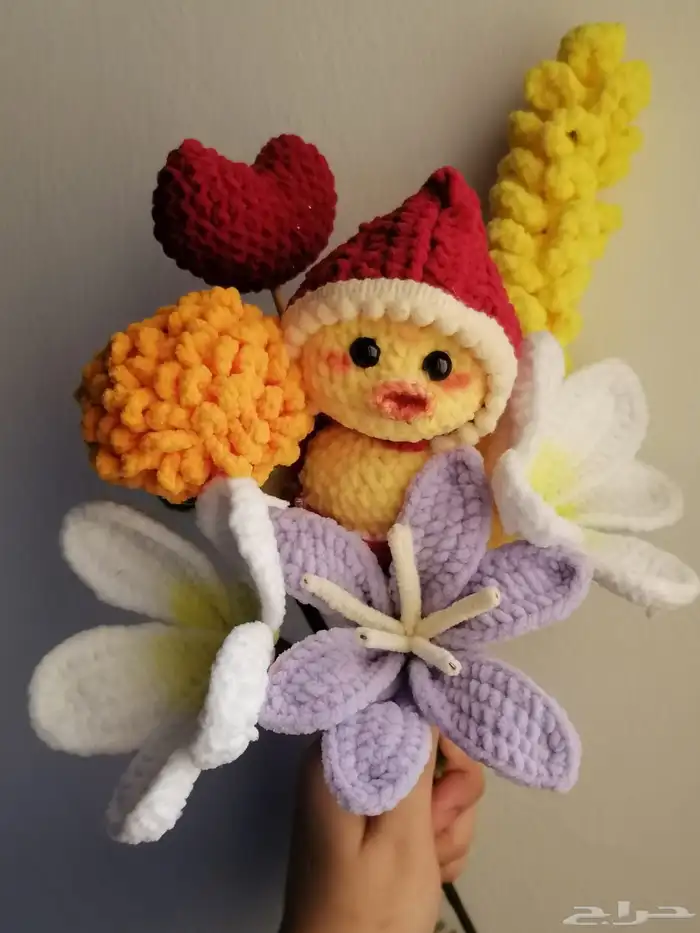 وردة جوري كبيرة وباقات ورد وهدايا متنوعة مصنوعة بخيوط الصوف 6