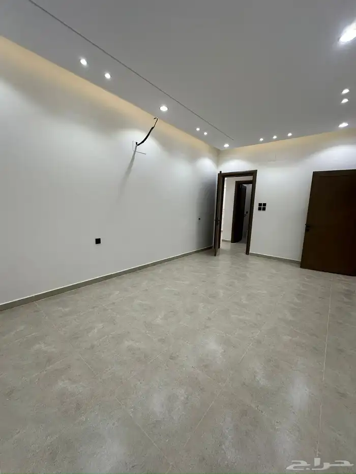 للبيع بحي الضيافه شقق علويه بسطح خاص من 550 الف vip 8