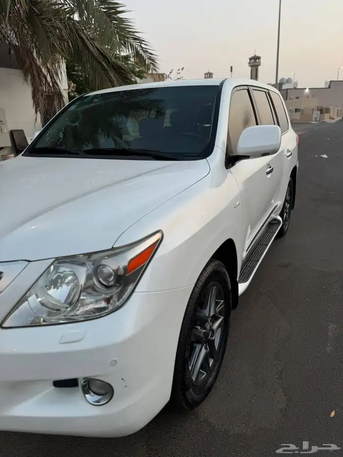 لكزس مخزن نضيف جدآ 2011 ماشي(( 180)) مثبت في موجوز 8