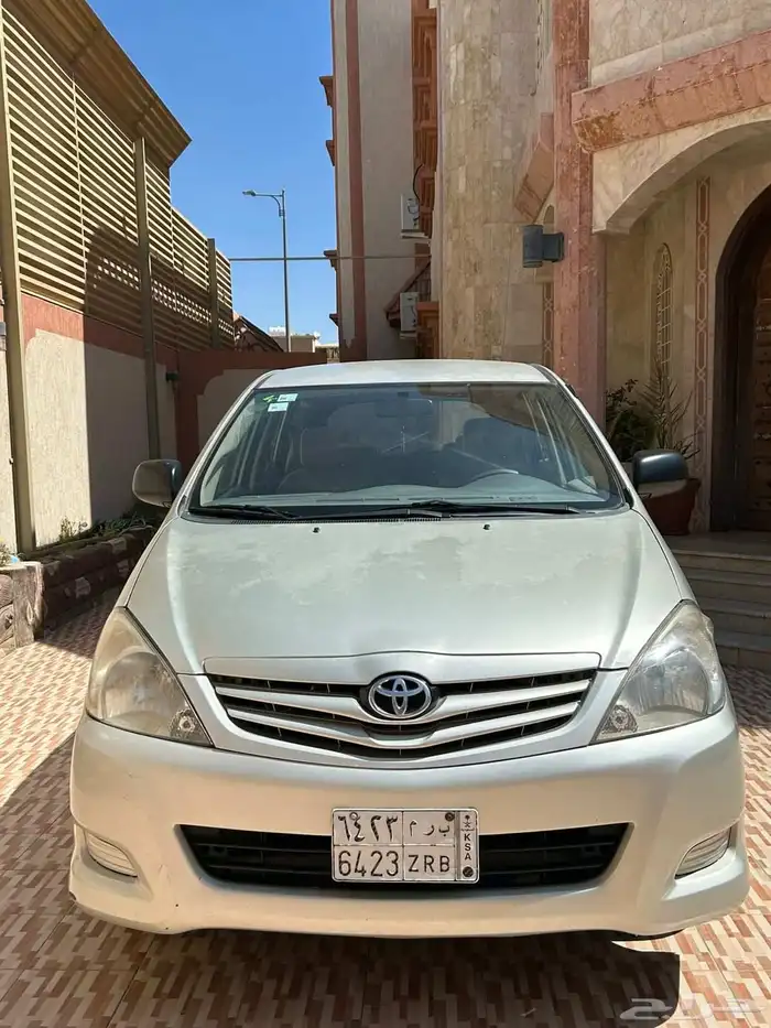 للبيع انوفا 2011 1