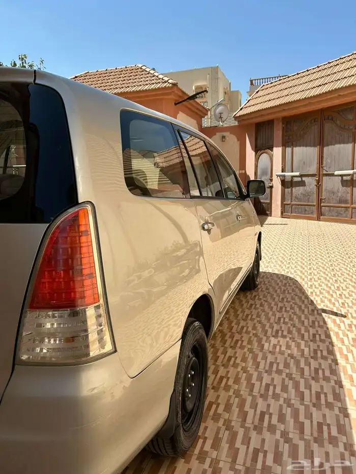 للبيع انوفا 2011 3