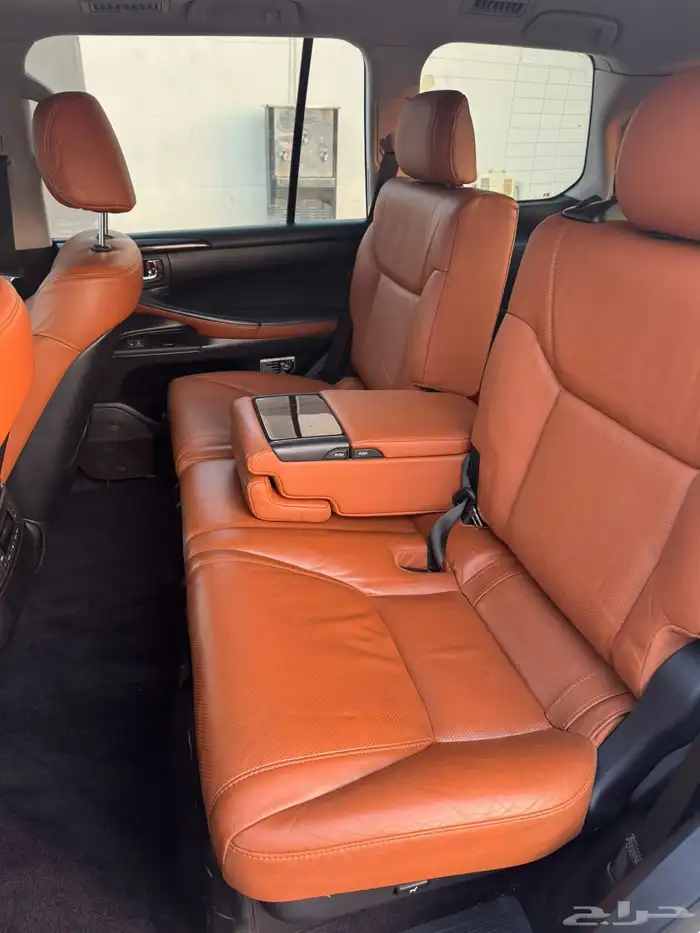 لكزس مخزن نضيف جدآ 2011 ماشي(( 180)) مثبت في موجوز 13