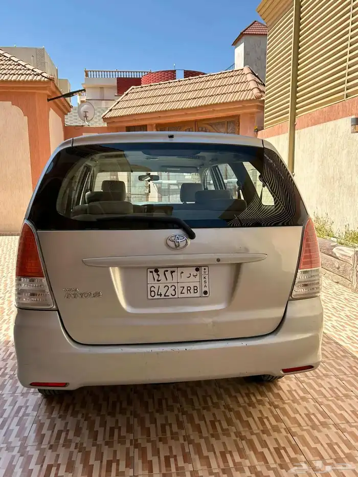 للبيع انوفا 2011 10