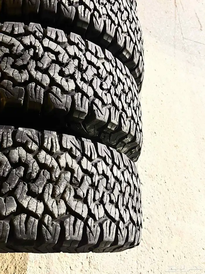 4 كفرات بي اف فواصل 17 شبه جديد 8