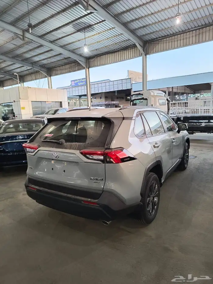 2024 تويوتا راف فور XLE دبل فتحة بنزين اصفار 3