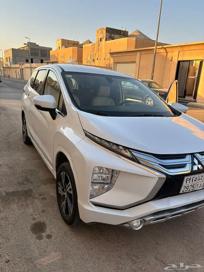 سيارة ميتسوبيشي اكسباندر للبيع 4