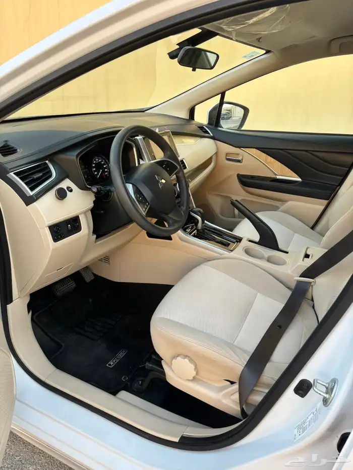 سيارة ميتسوبيشي اكسباندر للبيع 1