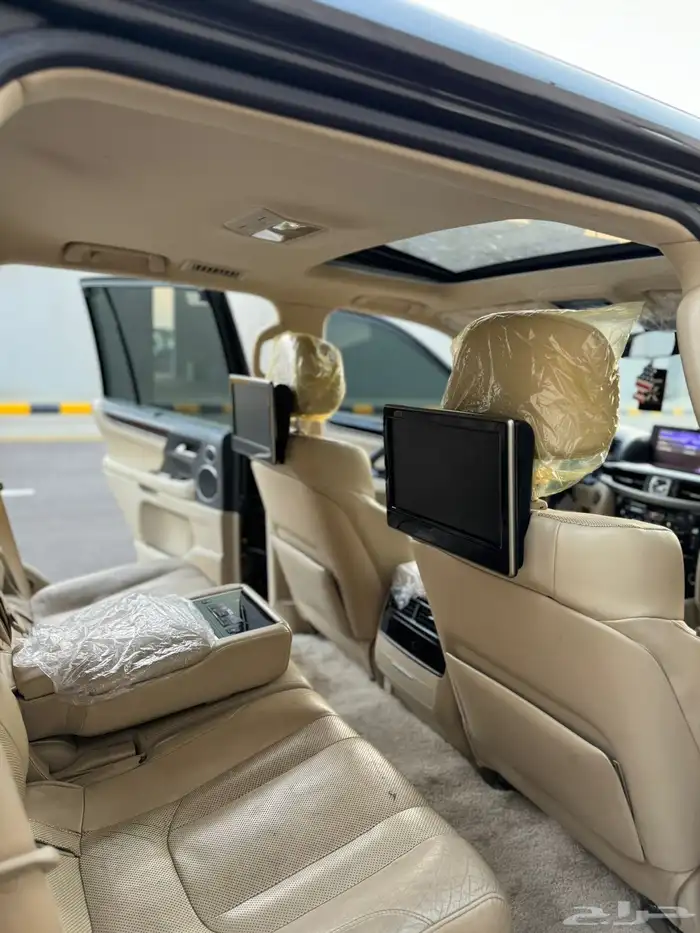 جيب لكزس 2019 فل كامل 4