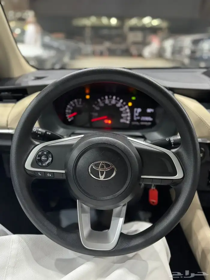 تويوتا يارس 2024 Y - عداد 25 الف كيلو فقط 10