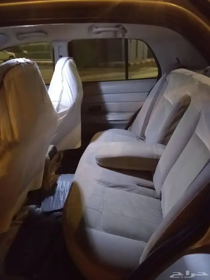 للبيع فورد فكتوريا موديل2003 نظيف شرط 11