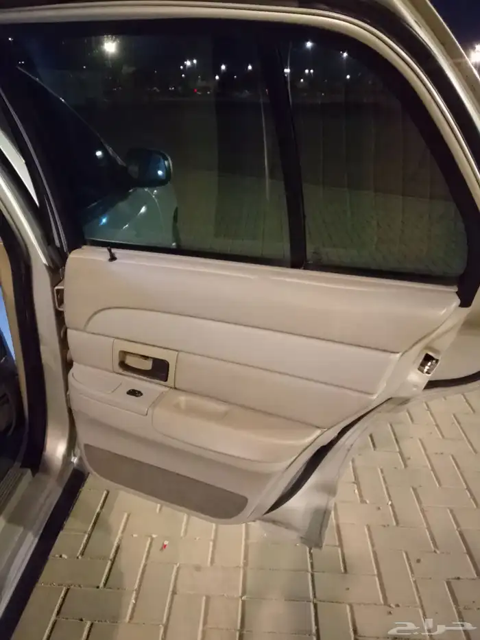 للبيع فورد فكتوريا موديل2003 نظيف شرط 15