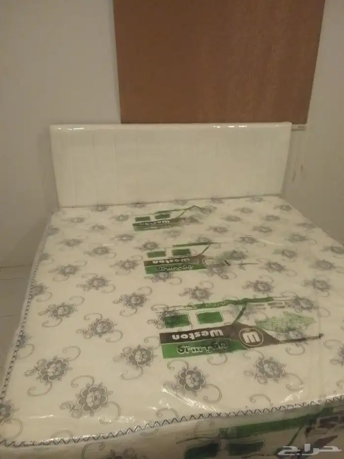 غرفة نوم سرير دولاب تسريحه 2