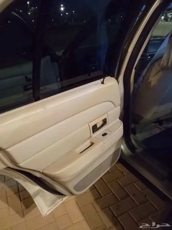 للبيع فورد فكتوريا موديل2003 نظيف شرط 16