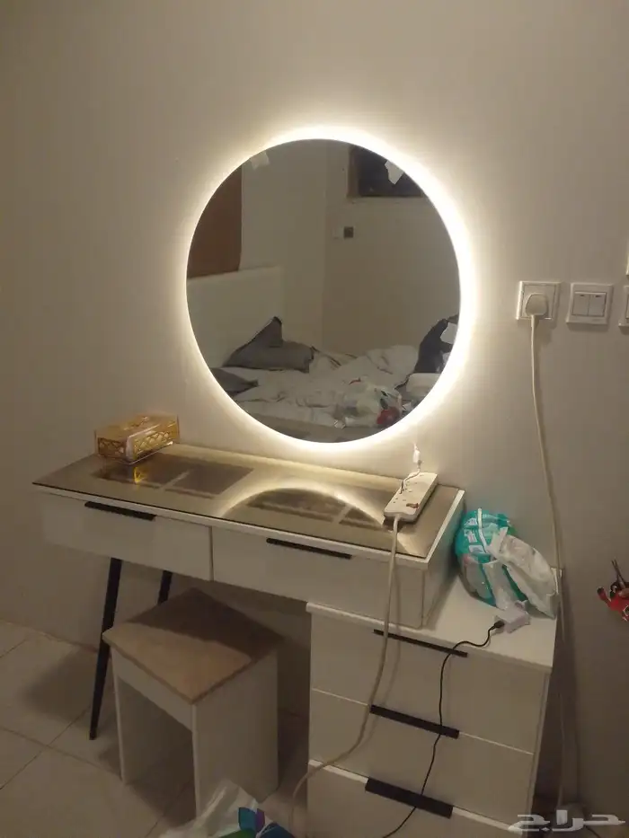 غرفة نوم سرير دولاب تسريحه 1