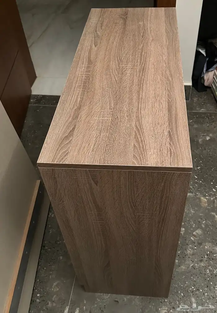 للبيع طاولة (تسريحة) مع مرآة مجانية 2