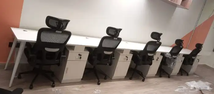 طاولة مكتب   مكاتب مشتركة 1