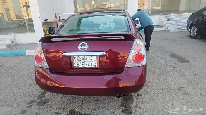 سيارة التيما 2005 2