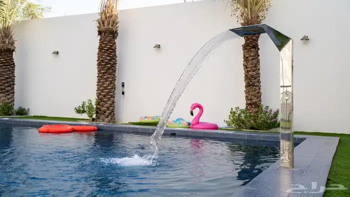 قسمين مع ملعب كوره للإيجار السنوي 15