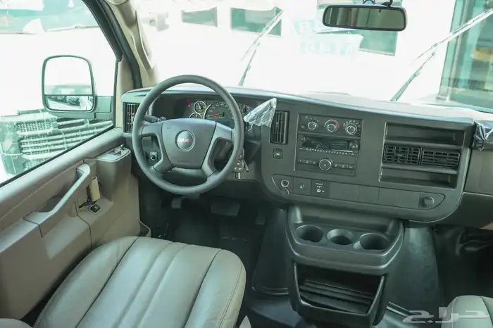 2025 GMC SAVANA 3500 Cargo جديد اصفار 6