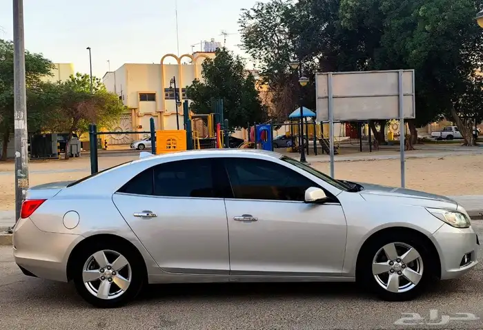 للبيع ماليبو وكاله ممشى قليل مخزنة بالهفوف 4 سلندر 24