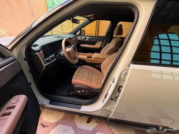 هيونداي سنتافي موديل 2024 أبيض لؤلؤي 1