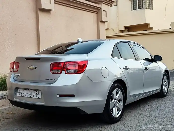 للبيع ماليبو وكاله ممشى قليل مخزنة بالهفوف 4 سلندر 38