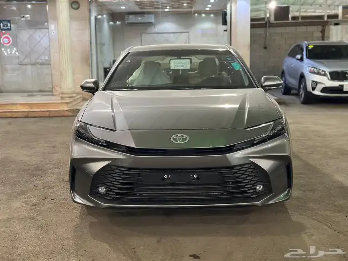 تويوتا كامري 2025 E بنزين جديد 1