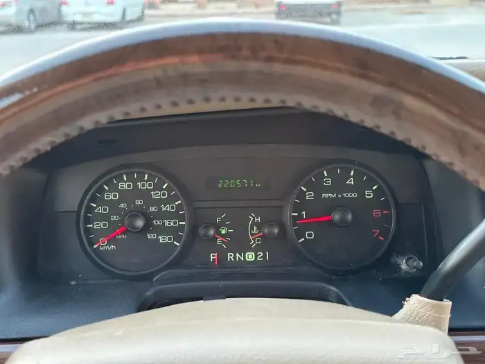 فورد فكتوريا سعودي 2010 22