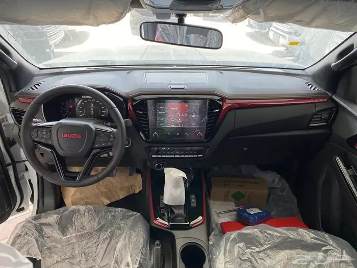 ايسوزو ديماكس غمارتين ديزال GT جير اتوماتيك موديل 2026 12