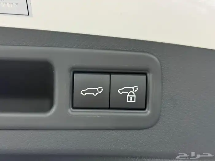 لكزس ار اكس بنزين مديل 2024 كندي عداد 18700 الف كيلو 17