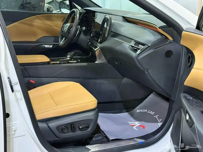 لكزس ار اكس بنزين مديل 2024 كندي عداد 18700 الف كيلو 28