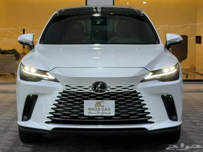 لكزس ار اكس بنزين مديل 2024 كندي عداد 18700 الف كيلو 0