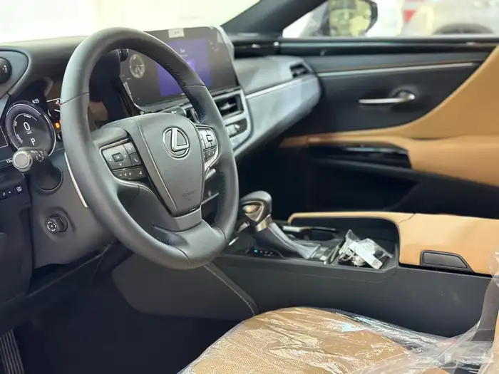 لكزس ES300 هايبرد موديل 2025 ( عرض الجزيره 50 50 بدون ربح) 8