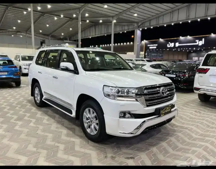 تويوتا لاندكروزر GXR 2017 فل كامل ماشي 258 الف 2
