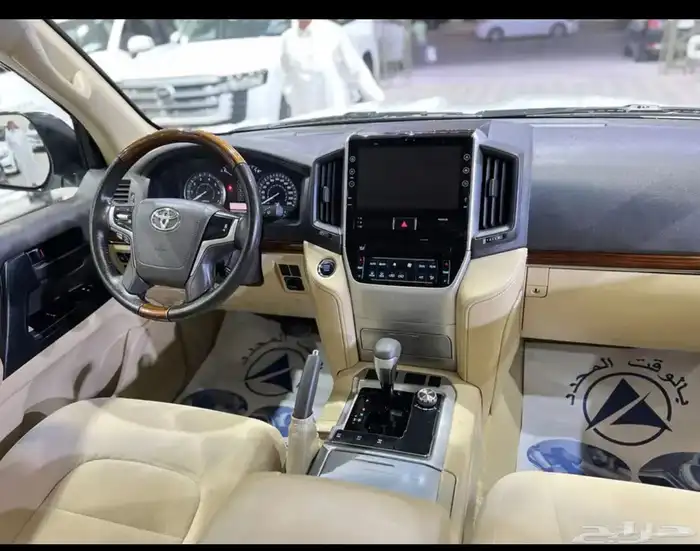 تويوتا لاندكروزر GXR 2017 فل كامل ماشي 258 الف 9