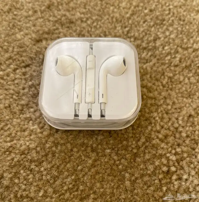 مجموعت اغراض شبه جديده للي يبغاها كامله 28 قطعه 100 ريال كل 18