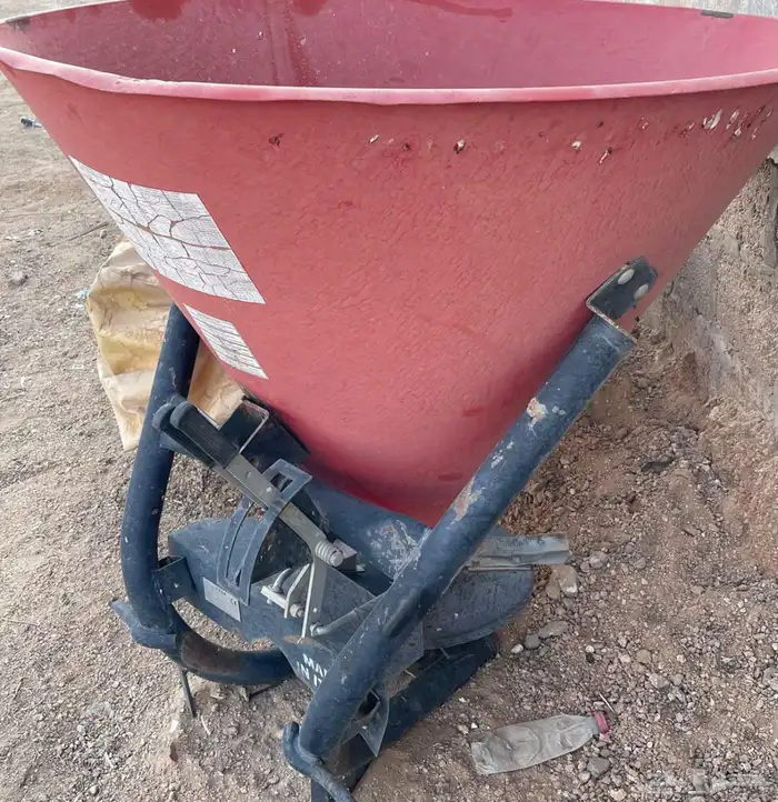 حراثه فنت اربعه سرندل دبل معها جميع معداتها نظيفه 10