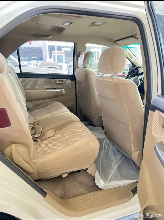 تويوتا فورتشنر 2014 سعودي قير عادي 4 سلندر دبل ماشي 65 الف 6