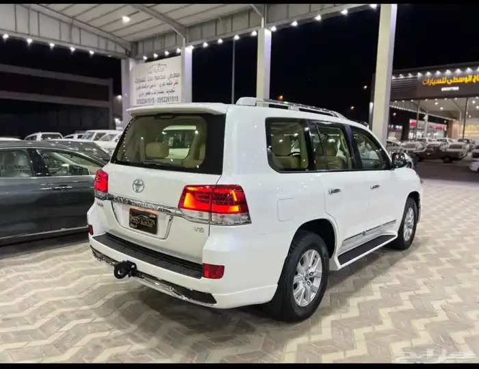 تويوتا لاندكروزر GXR 2017 فل كامل ماشي 258 الف 4