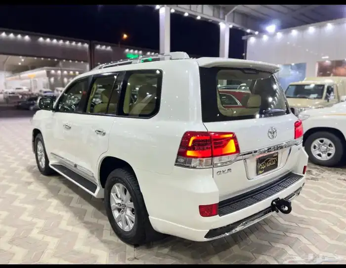 تويوتا لاندكروزر GXR 2017 فل كامل ماشي 258 الف 3