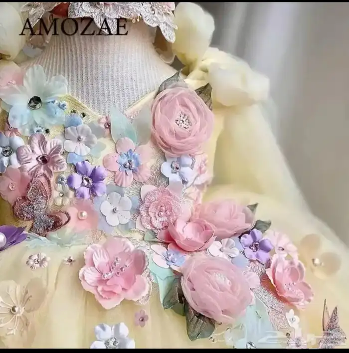 فستان لطيف العمر تقريبا سنتين الى ثلاثه سنين السعر 300 0