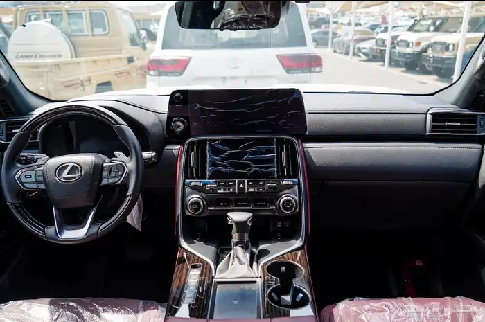 لكزس LX 500 ديزل بريمي اصفار 2025 8