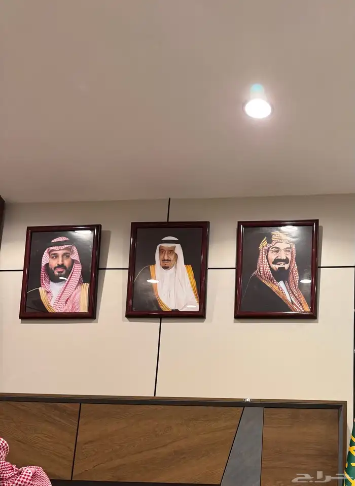طقم مكتب صور الملوك اعلام مكاتب اعلام شركات 0