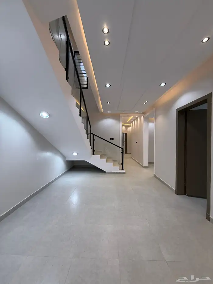 للبيع شقق ارضيه وارواف علويه بأسعار صيدة بموقع مميز بالخميس 30